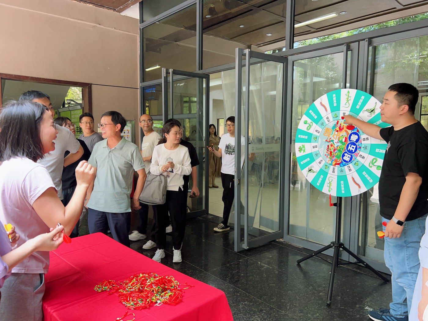 端午飛鏢大挑戰(zhàn)！靶盤上的五毒大作戰(zhàn)，太燃了！